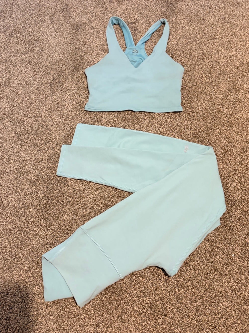 ALO Yoga Powder Blue V-Neck Sports Bra & High-Waist Leggings Set - Picture 4 of 13